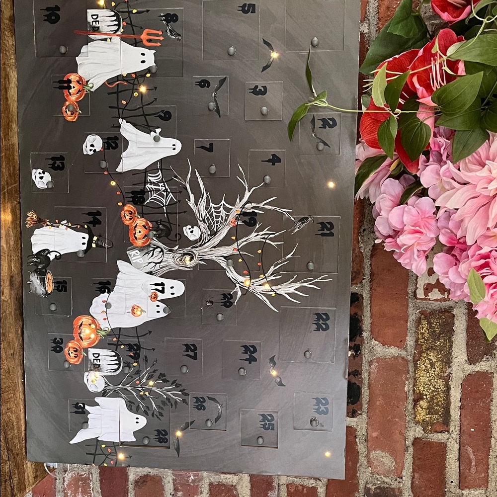 Pottery Barn Halloween Ghost advent calendar, Halloween